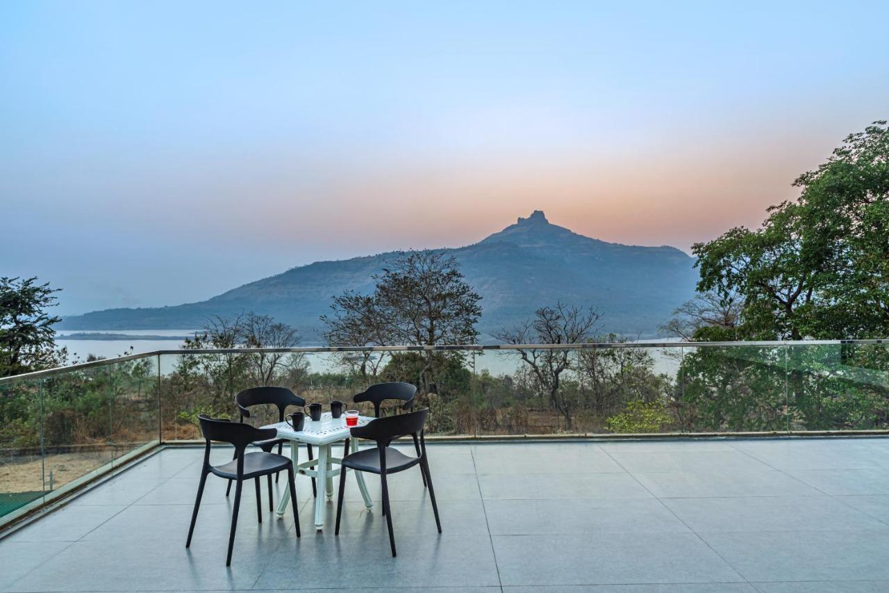 Saffronstays Stargazer, Karjat - Luxury Pool Villa With Lake View المظهر الخارجي الصورة
