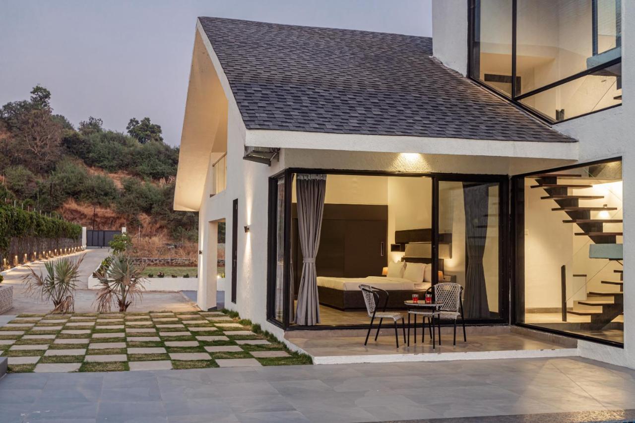 Saffronstays Stargazer, Karjat - Luxury Pool Villa With Lake View المظهر الخارجي الصورة