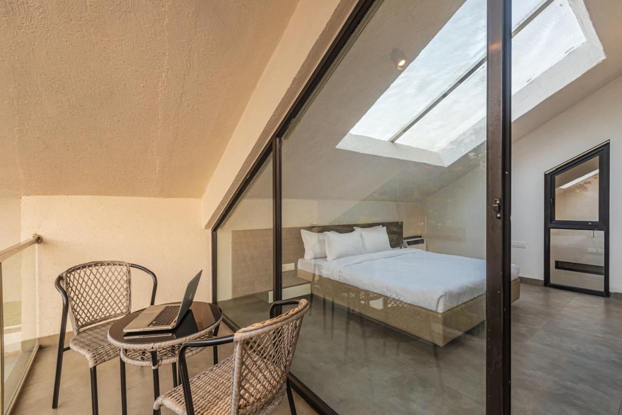 Saffronstays Stargazer, Karjat - Luxury Pool Villa With Lake View المظهر الخارجي الصورة