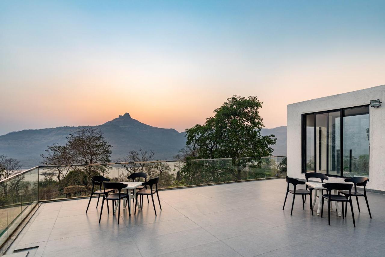 Saffronstays Stargazer, Karjat - Luxury Pool Villa With Lake View المظهر الخارجي الصورة
