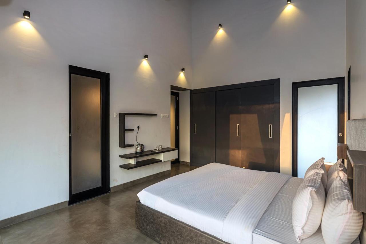 Saffronstays Stargazer, Karjat - Luxury Pool Villa With Lake View المظهر الخارجي الصورة