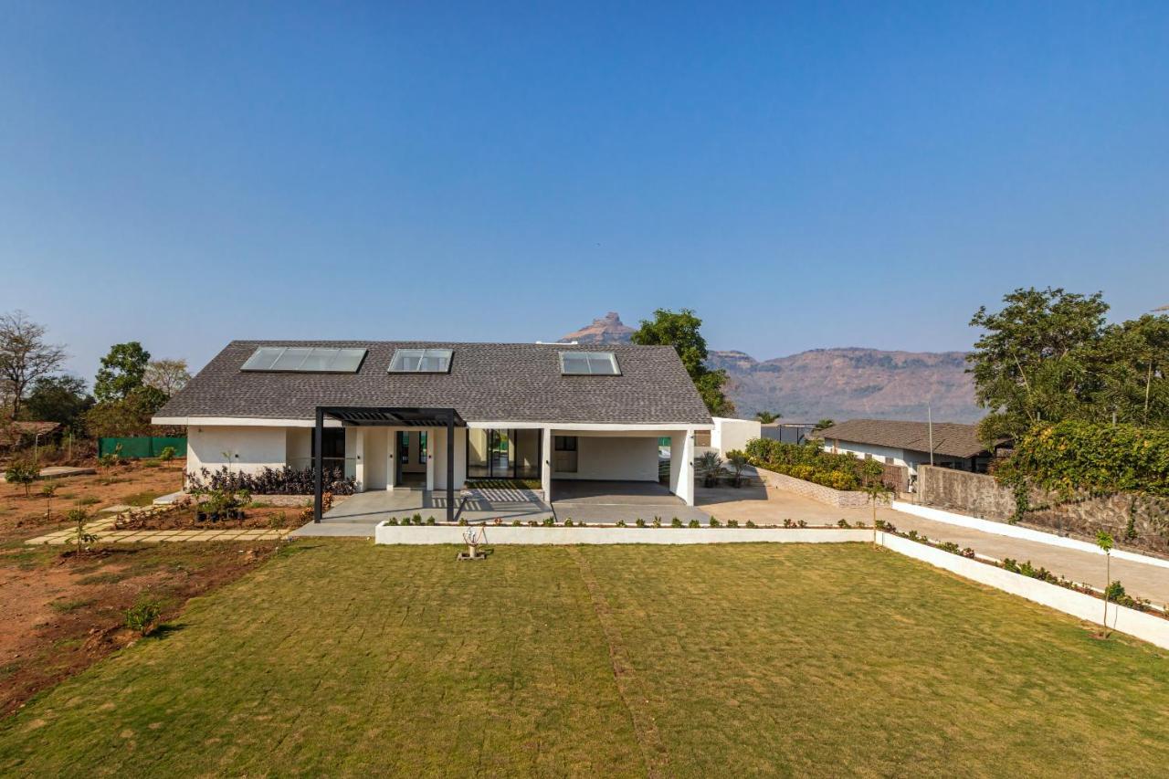 Saffronstays Stargazer, Karjat - Luxury Pool Villa With Lake View المظهر الخارجي الصورة